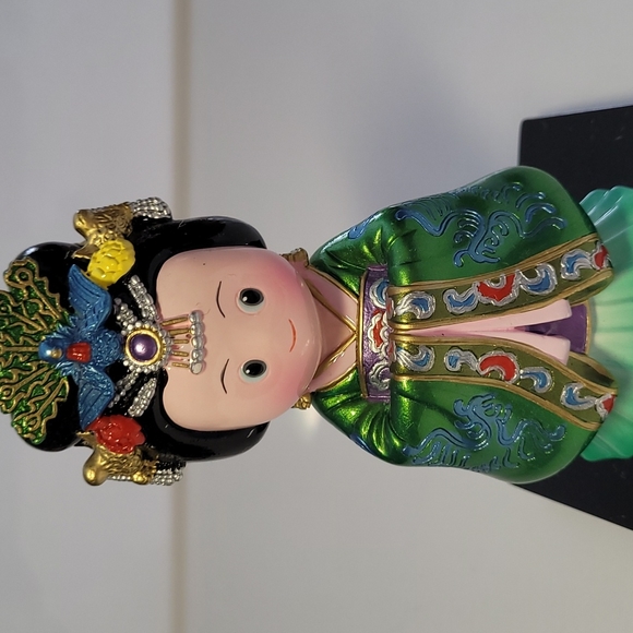Collectable  Chinese traditional enamel ceramic doll - Picture 2 of 4